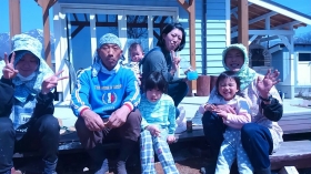 休憩タイム時、ほっと一息の際の集合写真です(^^)


