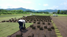 ただひたすらに巻き巻きしていきます・・・・
コロコロコロ・・・・・・・・
・・・・・・・・・・コロコロコロ・・・・・・・・
コロコロコロ・・・・・・・・

飽きちゃう・・・（＞＿＜）