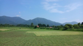 本日の蒜山三座♪　
我が家の芝生畑より撮影（＾＾）
本日かっちゃんは黙々と1人でｷｬﾍﾞﾂ植えでした（＞＿＜）
かっちゃん、お疲れ様でしたm(_ _)m