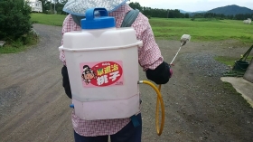 ←こちらも除草剤をまく道具です！

その名も・・・

『草退治　桃子』

・・・・・やっぱり鬼は無理なのね・・・orz・・・
