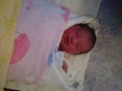 「ポンッ！！」
産まれたぁ～♪♫♪♫♪
1時間足らずでした！
流石せっちゃんの娘だけあります☆