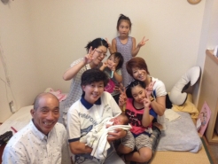 元気に生まれてきてくれてありがとう♡♡♡
蒜山のじぃちゃんやばぁちゃん、20代30代のおばちゃん達、そして今のところたった一人の従妹。これからどうぞヨロシクね（＾＾）♪