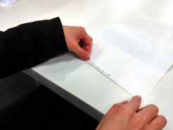 ３ヶ所目
のりしろ部分は細いので折りにくいですが頑張って！