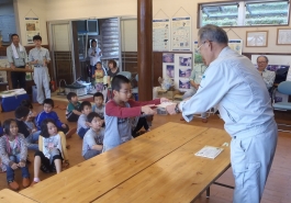 子ども樹木博士の認定基準により、正解数から、一人ひとりに認定書が授与されました。