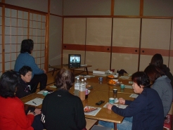 ＤＶＤを観て申告学習会をしています。