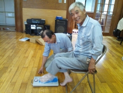 これが足指力測定です。
日ごろから足の指を使った運動に心がけて、
転ばない体を作りましょう。