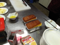 焼きあがったケーキ。すでに良い香りが漂ってます。この時点で美味しそう♪