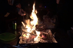 火を眺めながら交流しましょう。