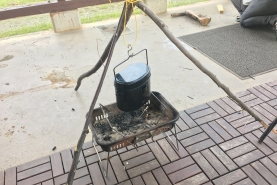 トライポットで飯盒炊飯