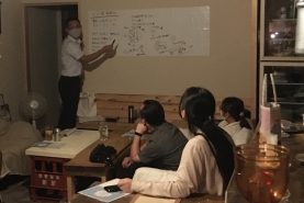 真庭市役所環境課の藤田さんがお話してくださいました。その後は参加者同士でディスカッション。