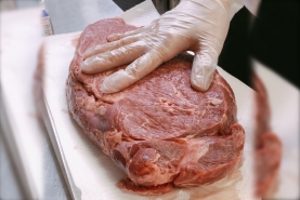 2.3kgの特大肉塊！！